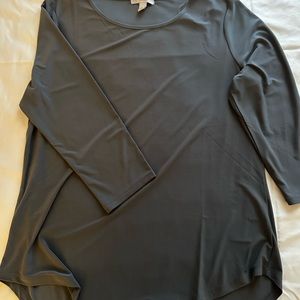 Women’s gray stretch top size lodge